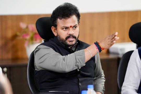 Aviation Ministry to reduce landing, parking charges for domestic carriers by 25%