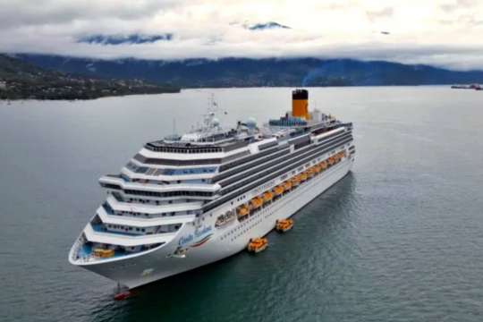 Brazilian city, Ilhabela welcomes first large Ship of the Season