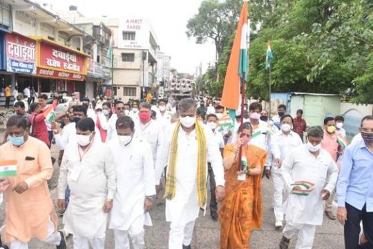 Patel Observes Flag Satyagraha in Jabalpur