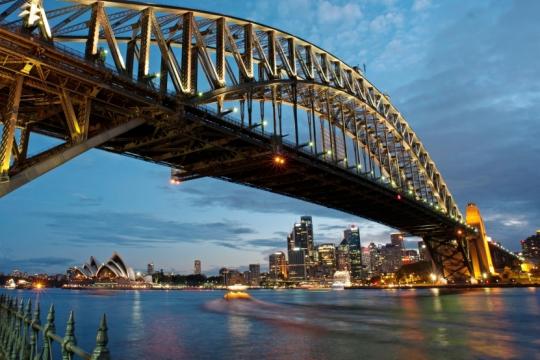 Australia announces online visa applications for Indians