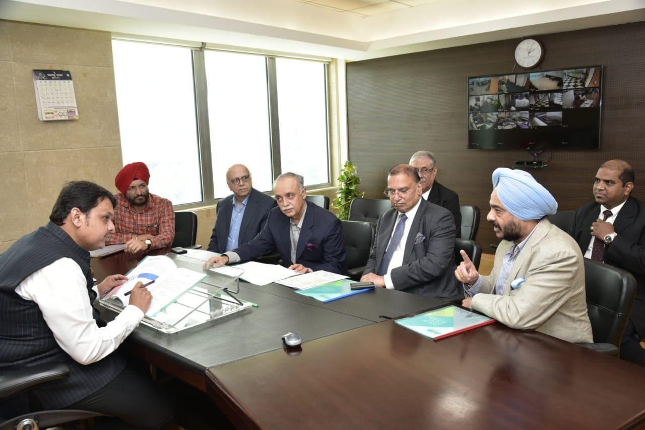 HRAWI delegation meets Maharashtra Chief Minister