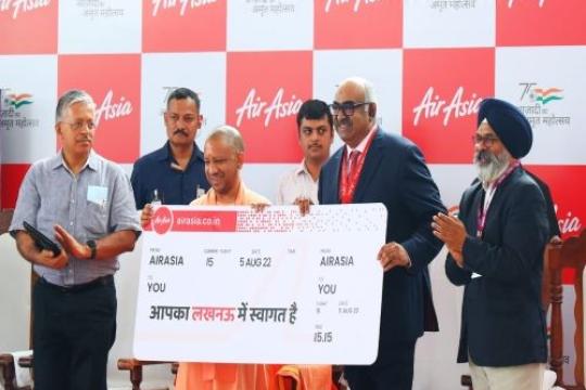 Scindia and Yogi Adityanath Flag Off AirAsiaIndia’s 8 Flights Between Lucknow and Delhi, Bengaluru, Mumbai, Kolkata, and Goa