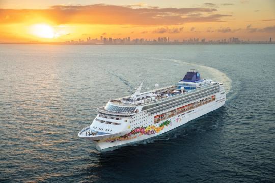 Norwegian Sky makes maiden call to Mumbai as part of Asia itinerary